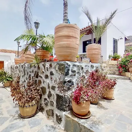 Charming 1-bed House In Villa