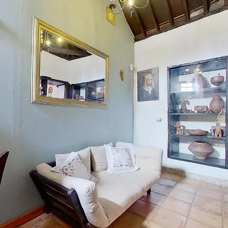 Charming 1-bed House In Villa La Laguna (Tenerife)