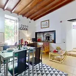 Charming 1-bed House In Villa