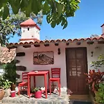 Charming 1-bed House In Villa