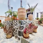 Charming 1-bed House In Villa