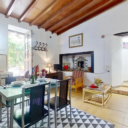 Charming 1-bed House In Вилла