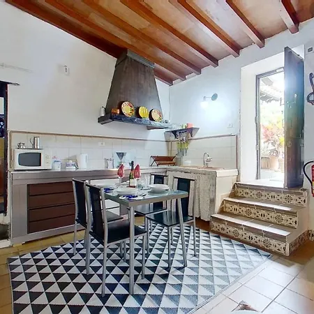 Charming 1-bed House In Вилла