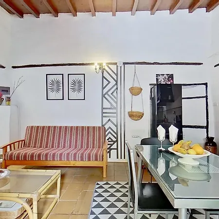 Villa Charming 1-bed House In La Laguna *