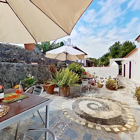 Charming 1-bed House In Villa La Laguna (Tenerife)