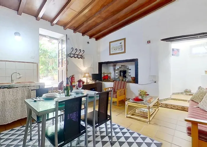 Charming 1-bed House In Villa
