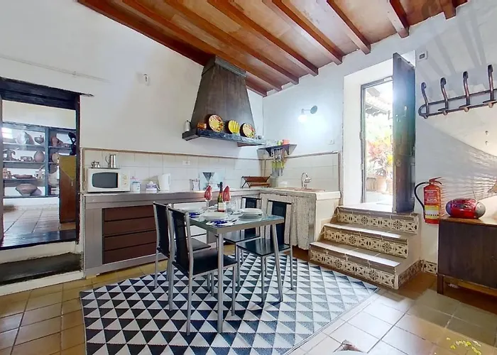 Charming 1-bed House In Villa
