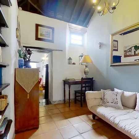 빌라 Charming 1-bed House In *